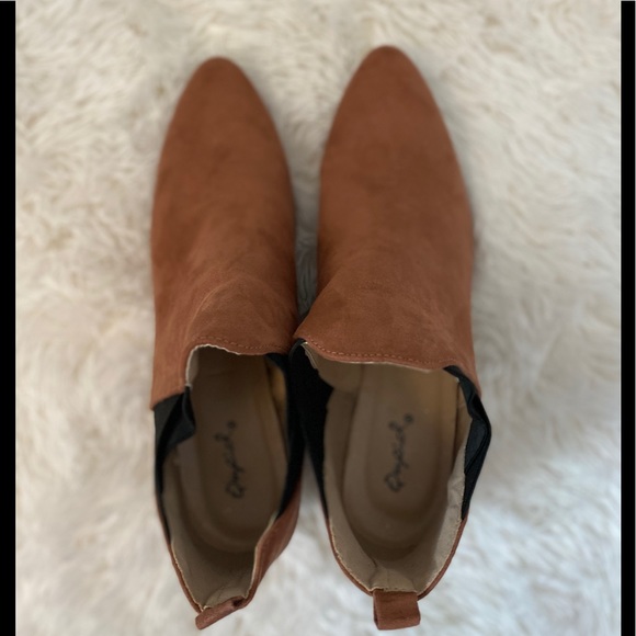 Brown Suede-like Elf Heels Boots Size 7 - Picture 5 of 8